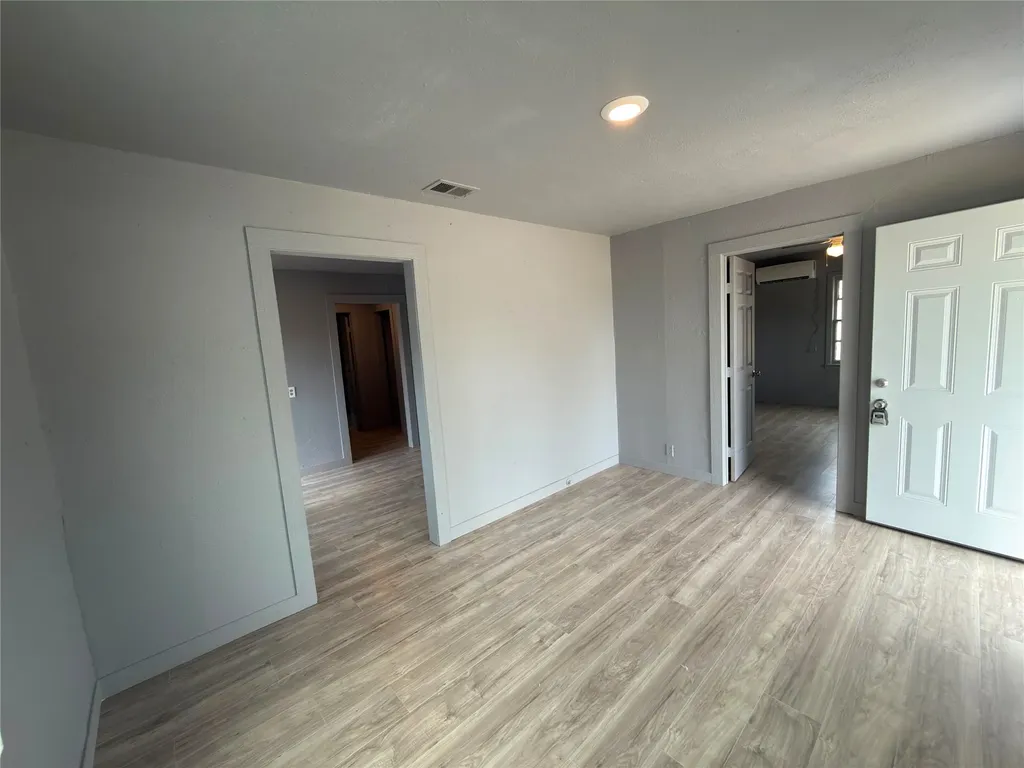 4805 Collins Avenue Dallas TX 75210