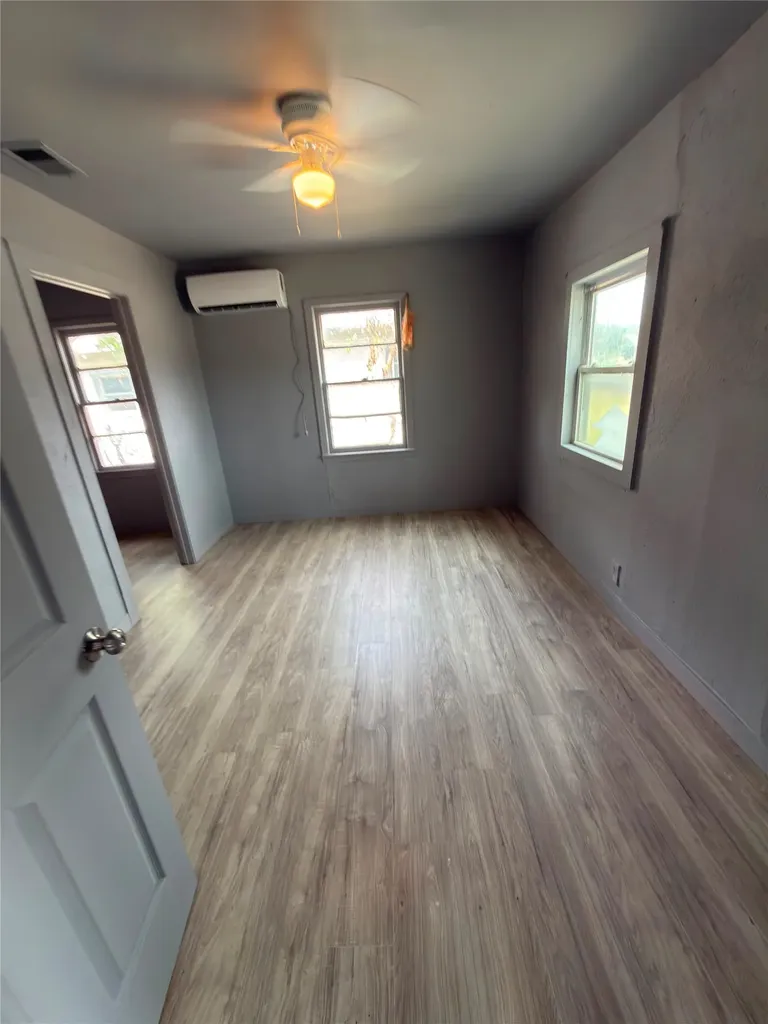 4805 Collins Avenue Dallas TX 75210
