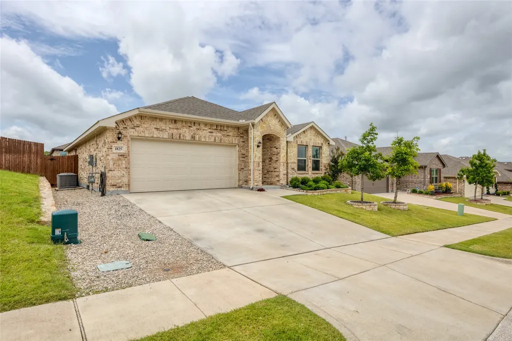 1825 Agarito Drive Weatherford TX 76086