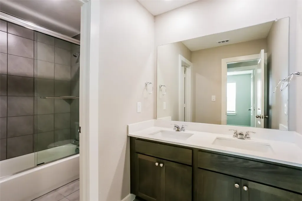 714 Lacewing Drive Arlington TX 76005