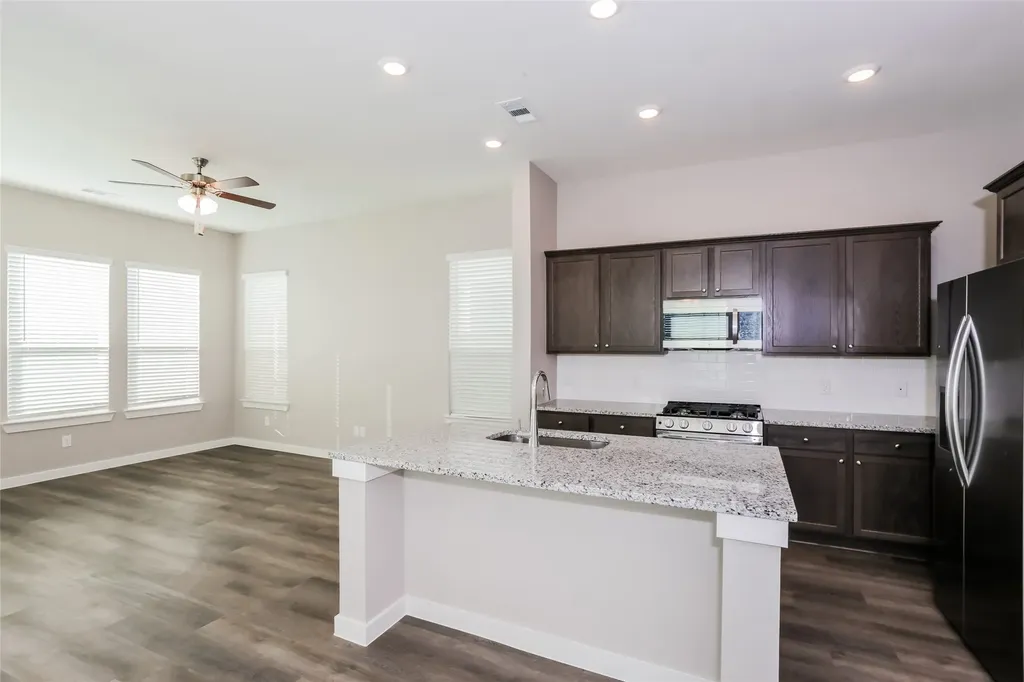 714 Lacewing Drive Arlington TX 76005