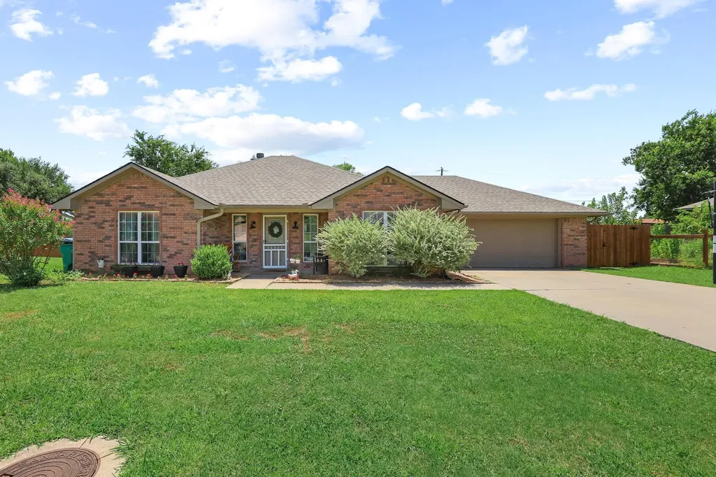213 Bryant Street Pottsboro TX 75076