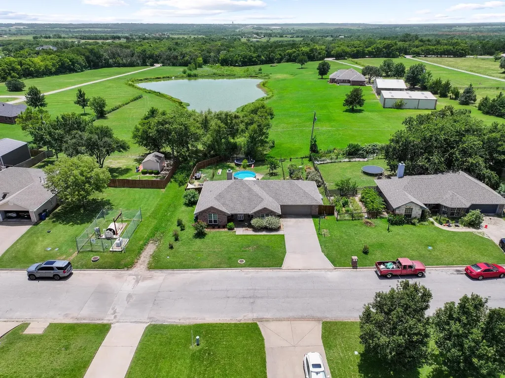 213 Bryant Street Pottsboro TX 75076