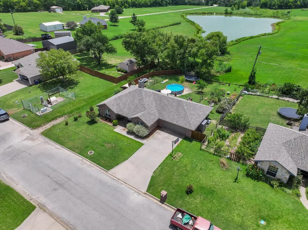 213 Bryant Street Pottsboro TX 75076