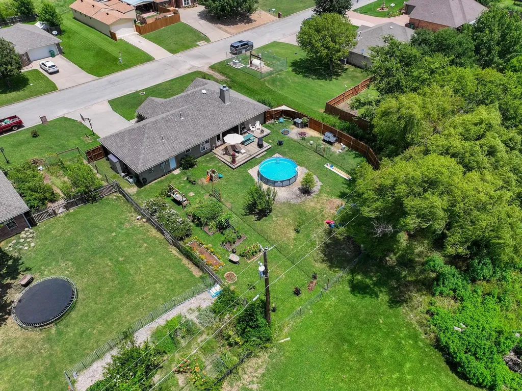 213 Bryant Street Pottsboro TX 75076