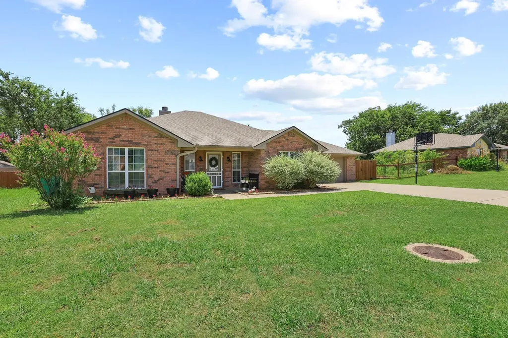 213 Bryant Street Pottsboro TX 75076
