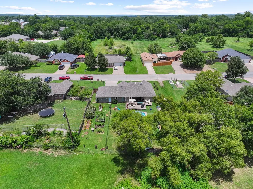 213 Bryant Street Pottsboro TX 75076