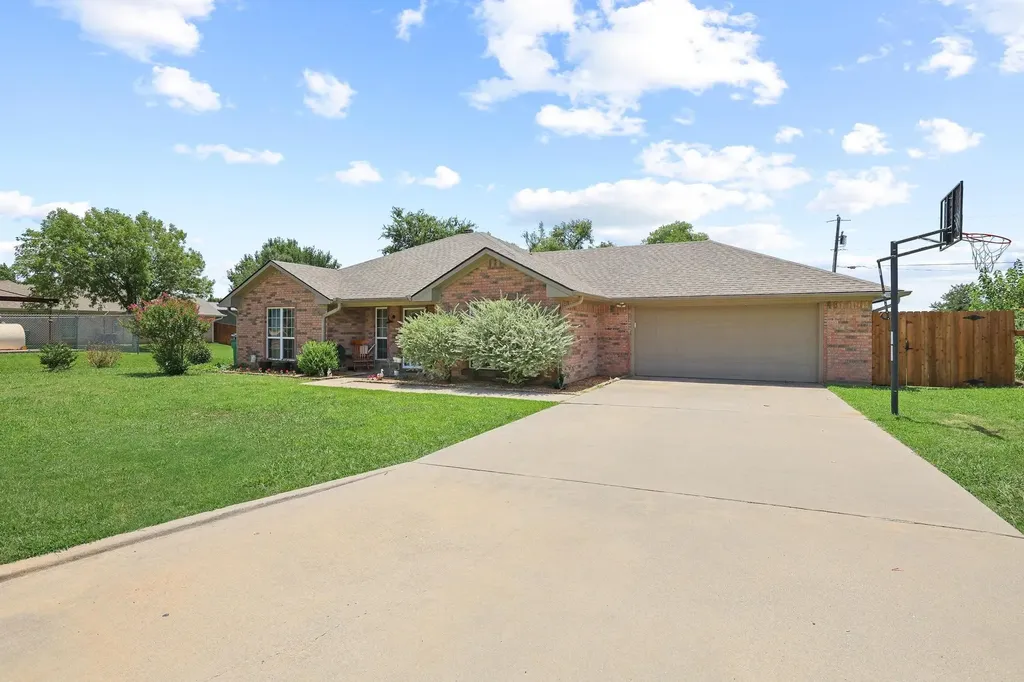 213 Bryant Street Pottsboro TX 75076