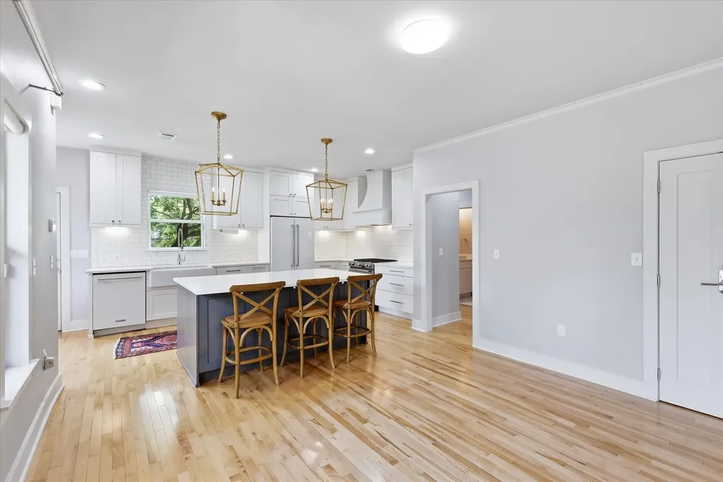 1136 Woodlawn Avenue Dallas TX 75208