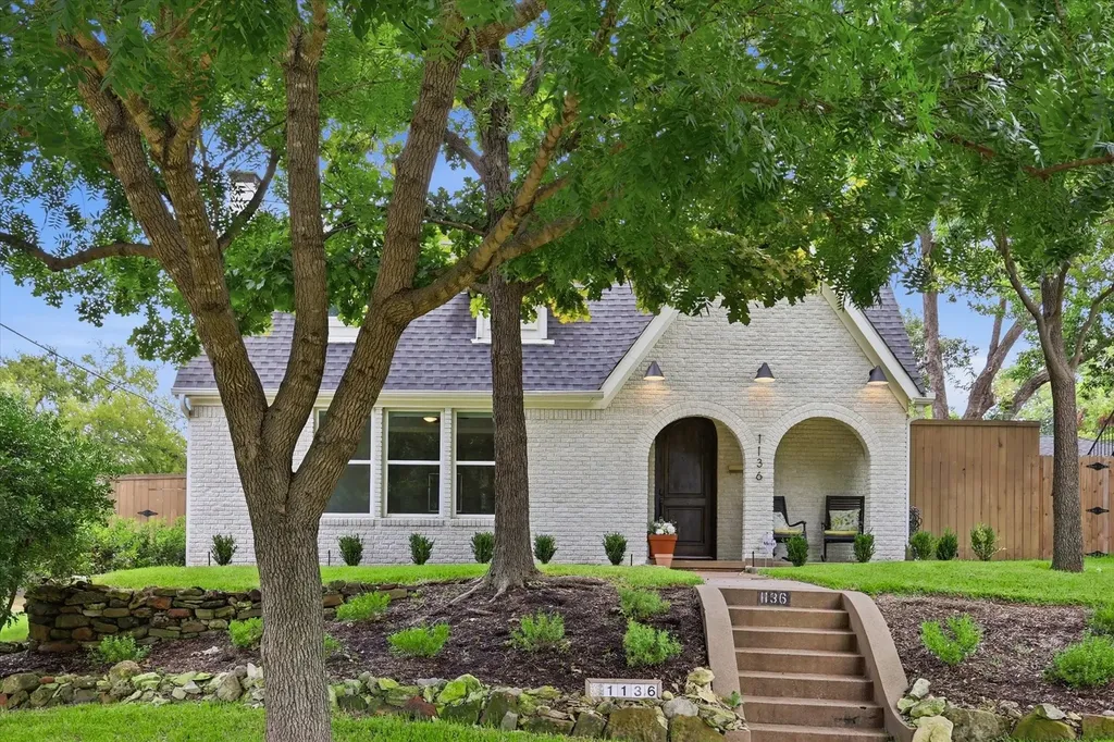 1136 Woodlawn Avenue Dallas TX 75208