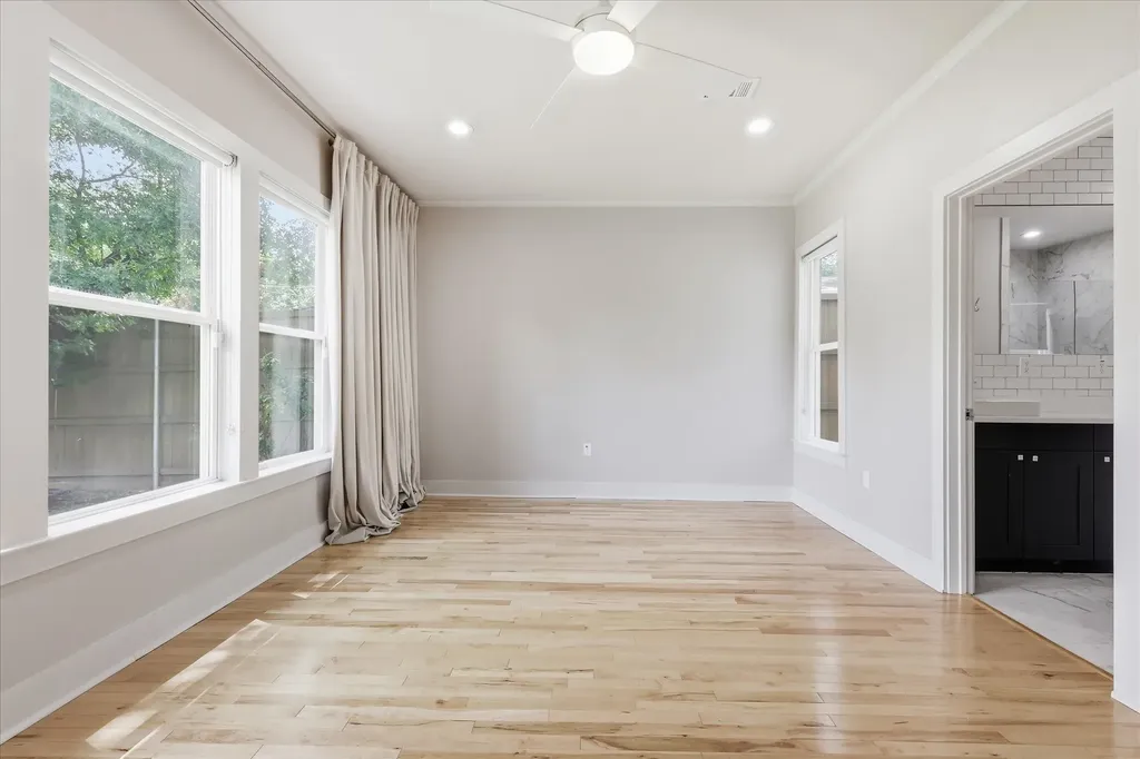 1136 Woodlawn Avenue Dallas TX 75208
