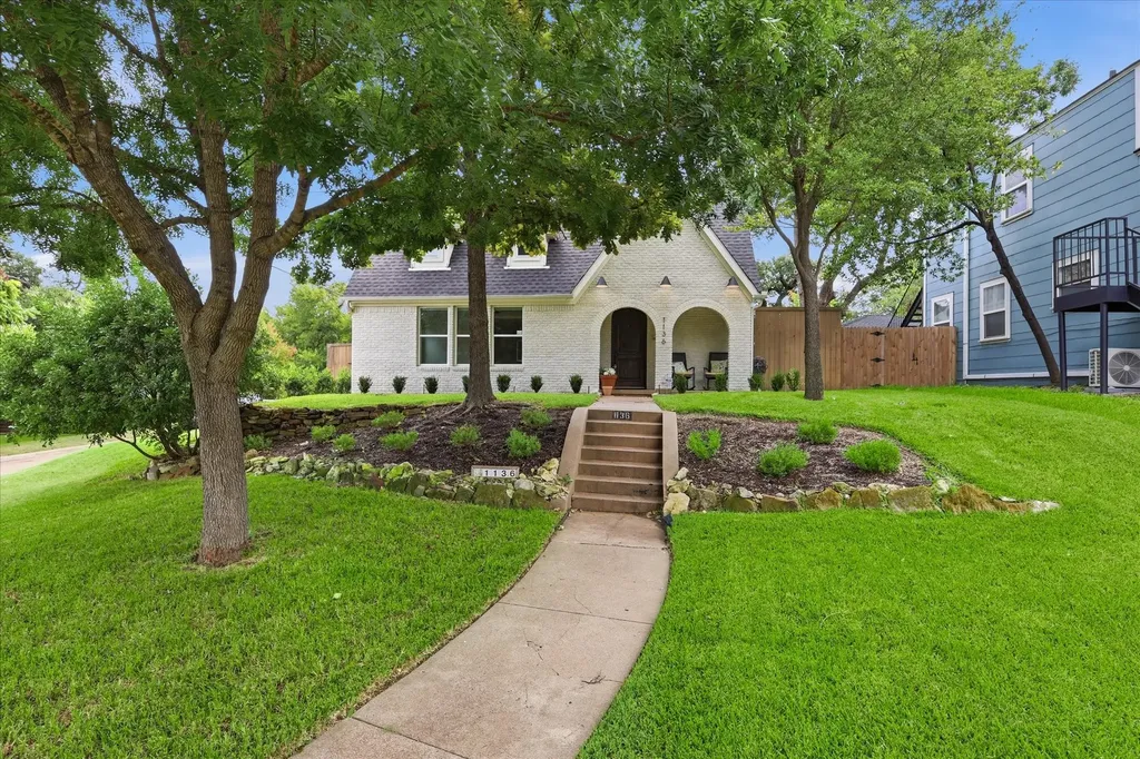 1136 Woodlawn Avenue Dallas TX 75208