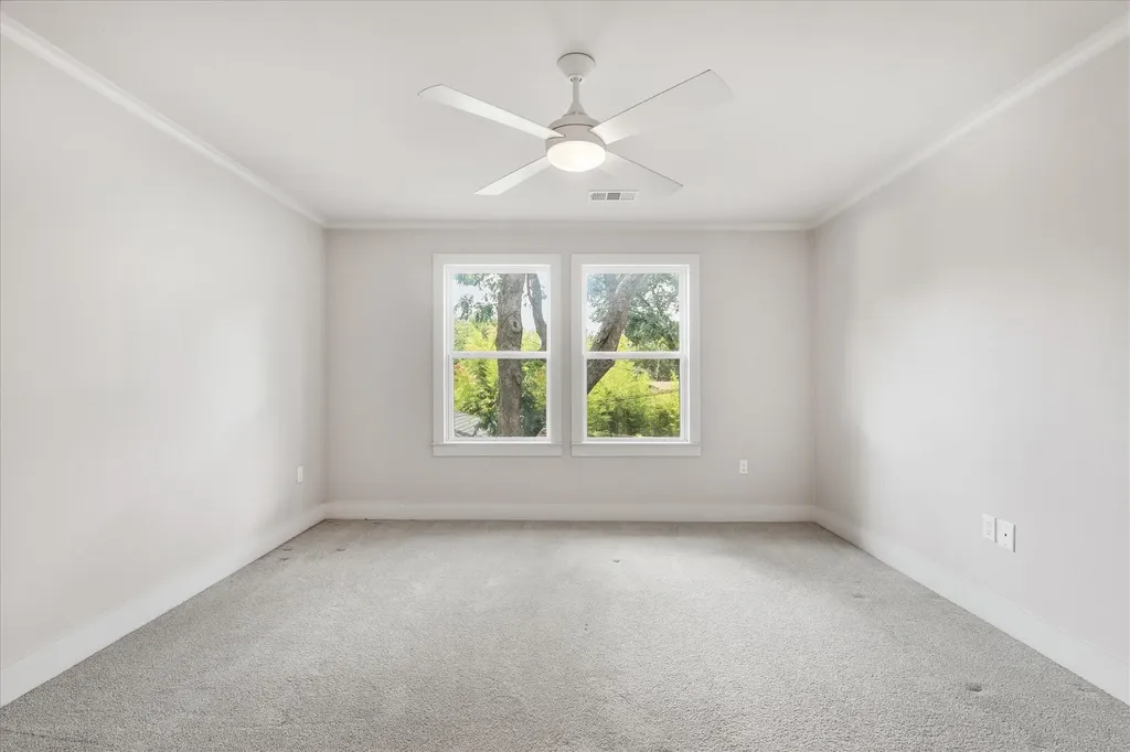 1136 Woodlawn Avenue Dallas TX 75208