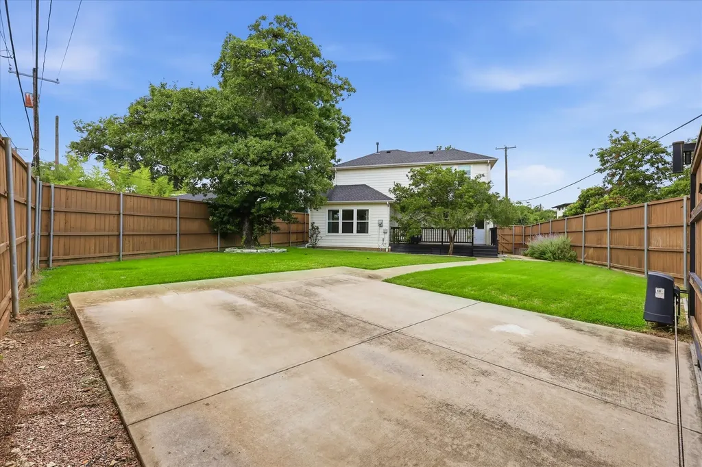1136 Woodlawn Avenue Dallas TX 75208