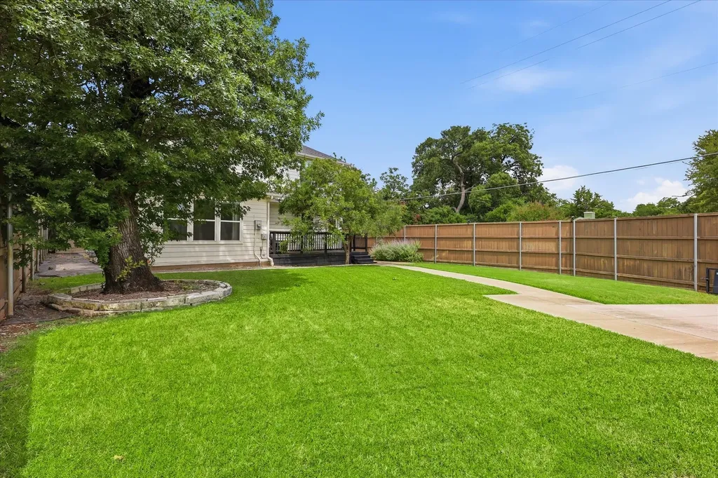1136 Woodlawn Avenue Dallas TX 75208