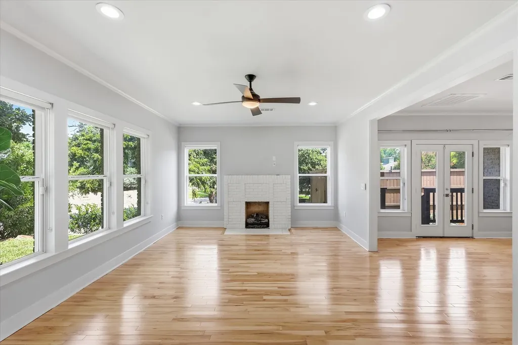 1136 Woodlawn Avenue Dallas TX 75208