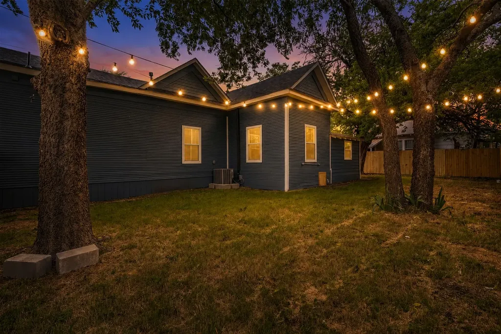 1203 E King Street Sherman TX 75090