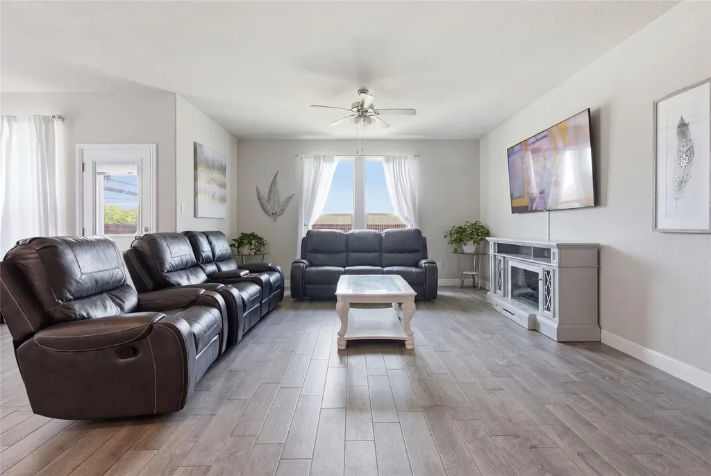 1500 Seabiscuit Drive Granbury TX 76049