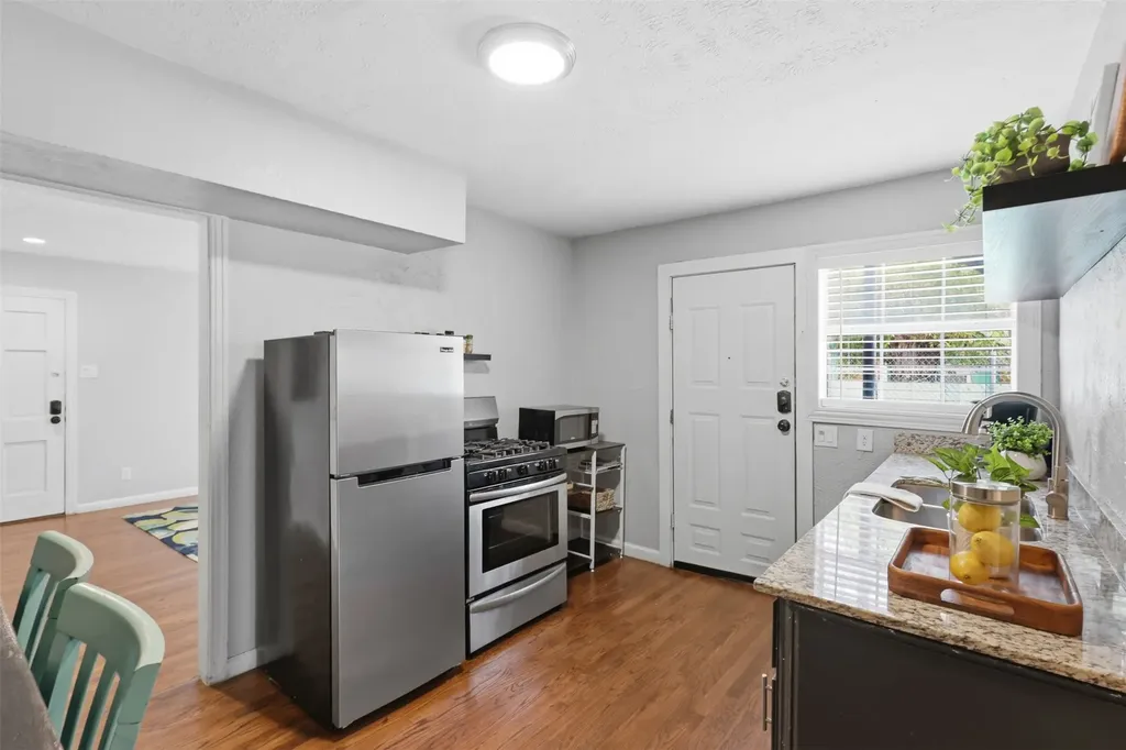 610 Winston Street Dallas TX 75208
