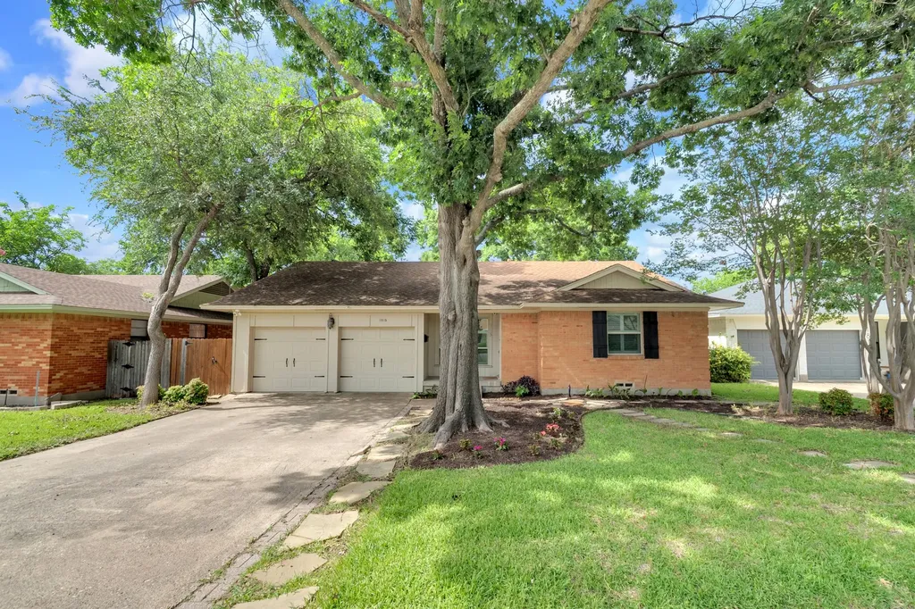 1815 Oates Drive Dallas TX 75228