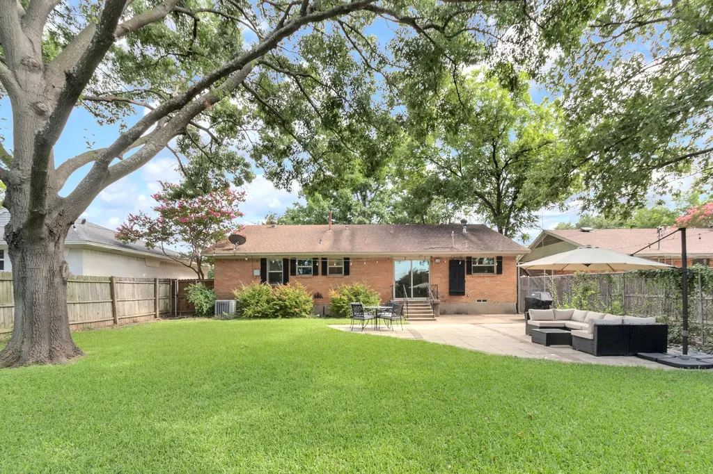 1815 Oates Drive Dallas TX 75228