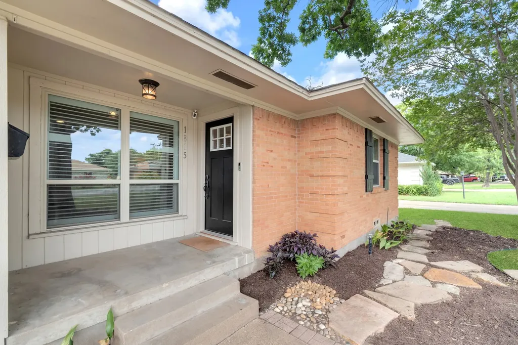 1815 Oates Drive Dallas TX 75228