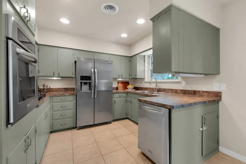 1815 Oates Drive Dallas TX 75228