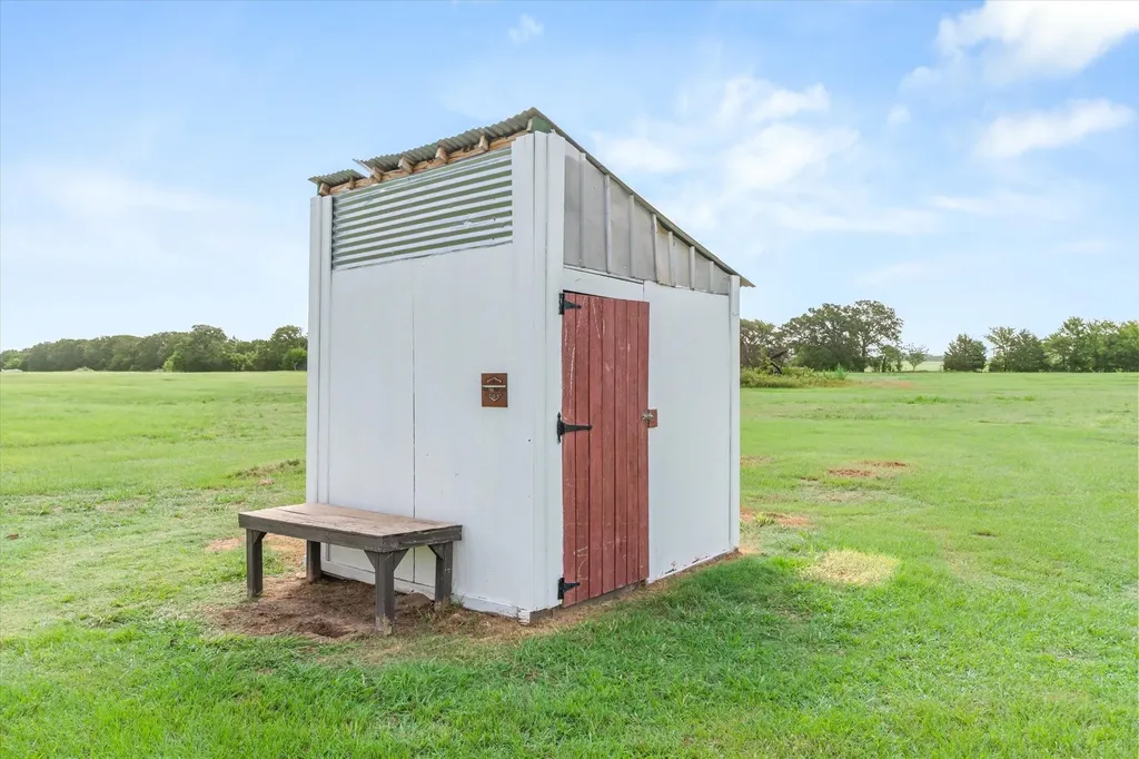 1083 Vz County Road 1319 Grand Saline TX 75140