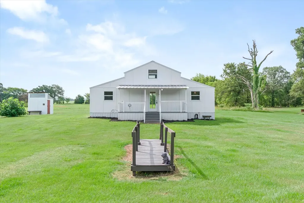 1083 Vz County Road 1319 Grand Saline TX 75140