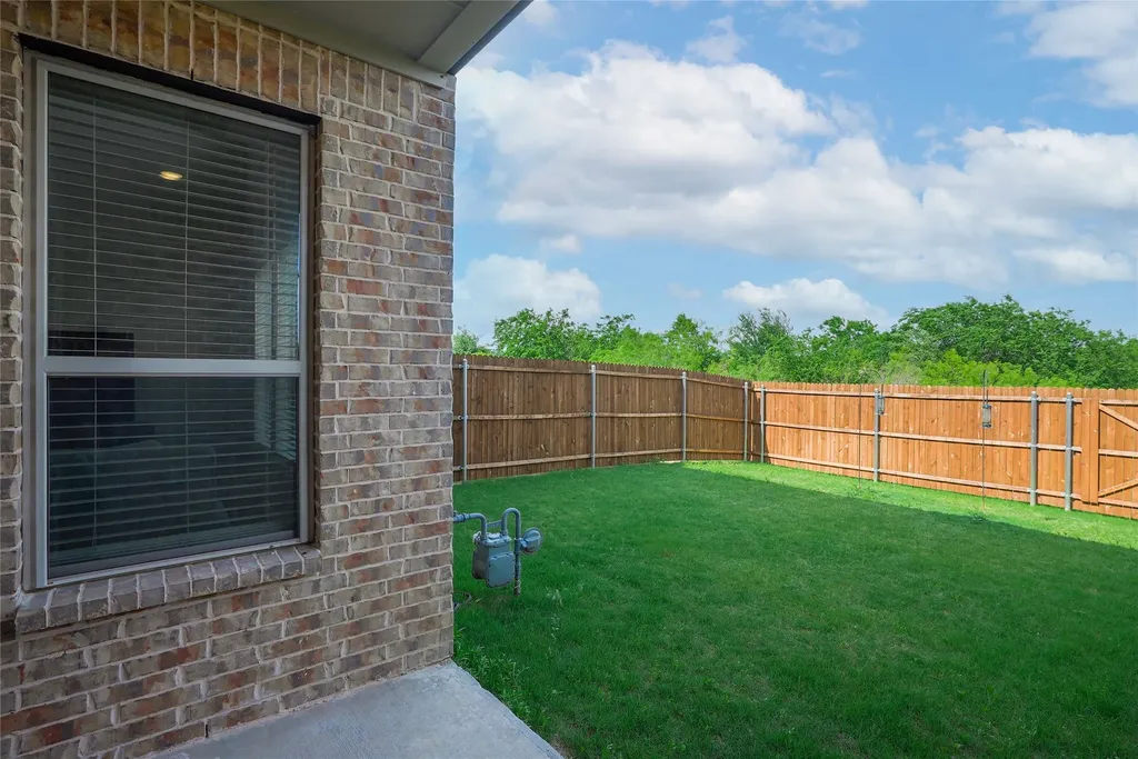 509 Hutchinson Lane Lewisville TX 75077