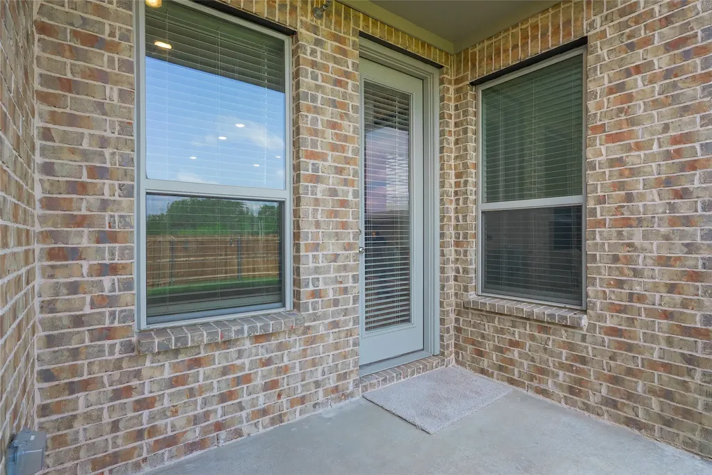 509 Hutchinson Lane Lewisville TX 75077
