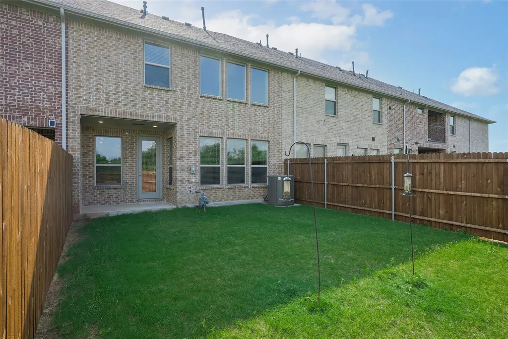 509 Hutchinson Lane Lewisville TX 75077