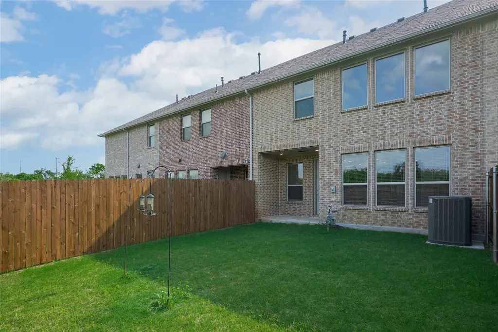509 Hutchinson Lane Lewisville TX 75077