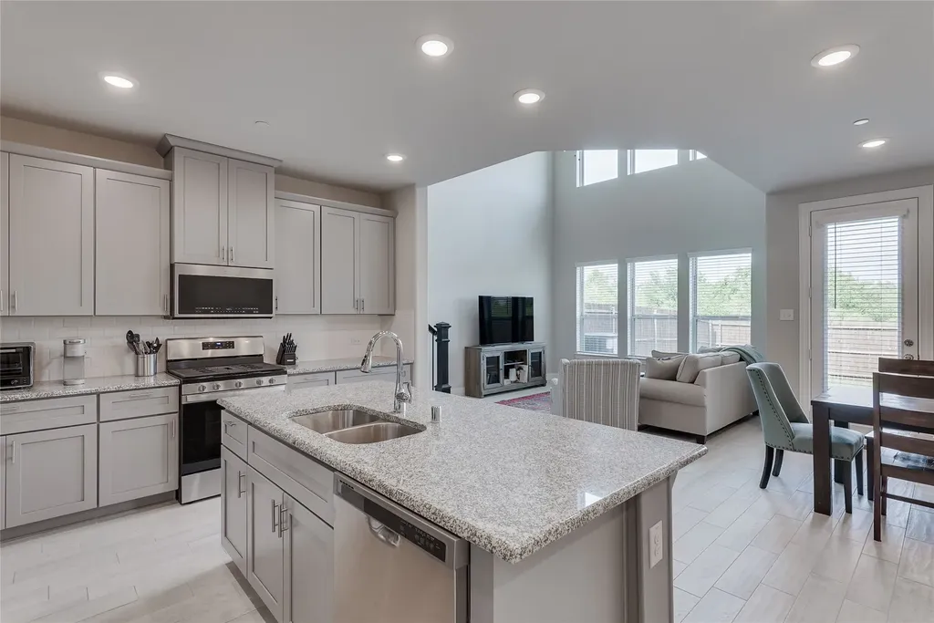 509 Hutchinson Lane Lewisville TX 75077