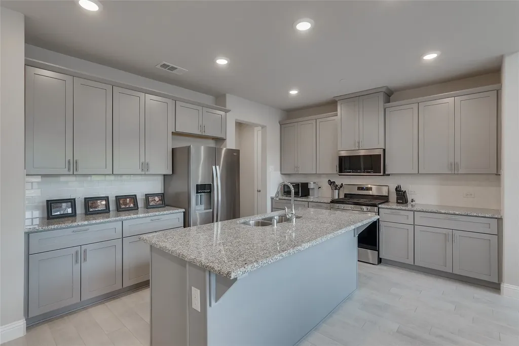 509 Hutchinson Lane Lewisville TX 75077