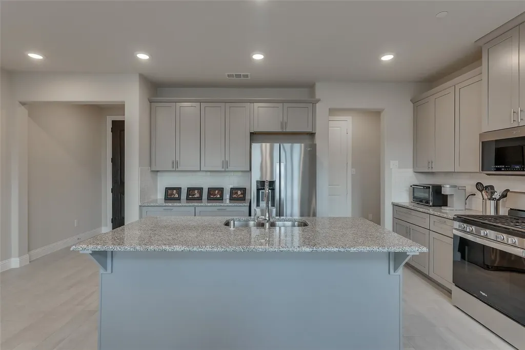509 Hutchinson Lane Lewisville TX 75077