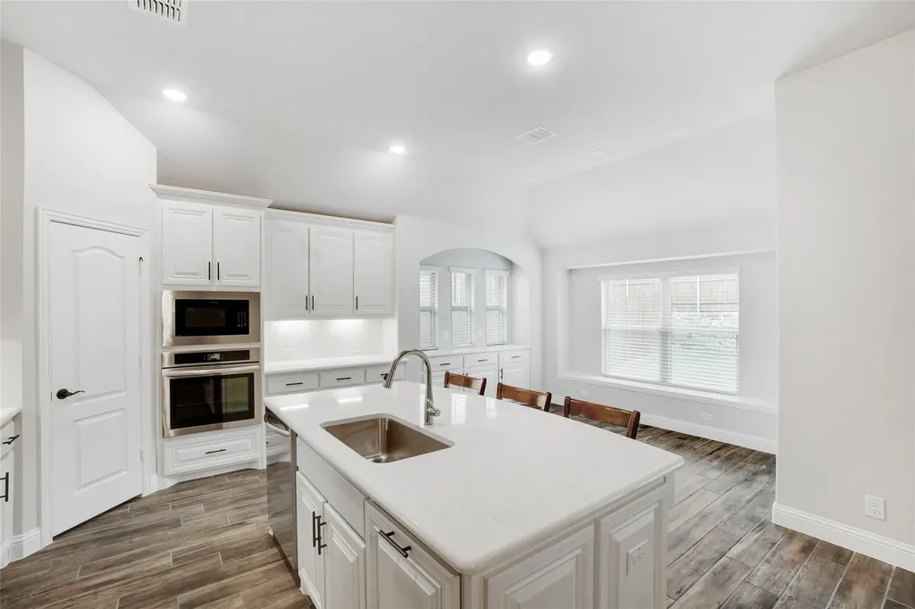 9100 Amistad Lane Denton TX 76226