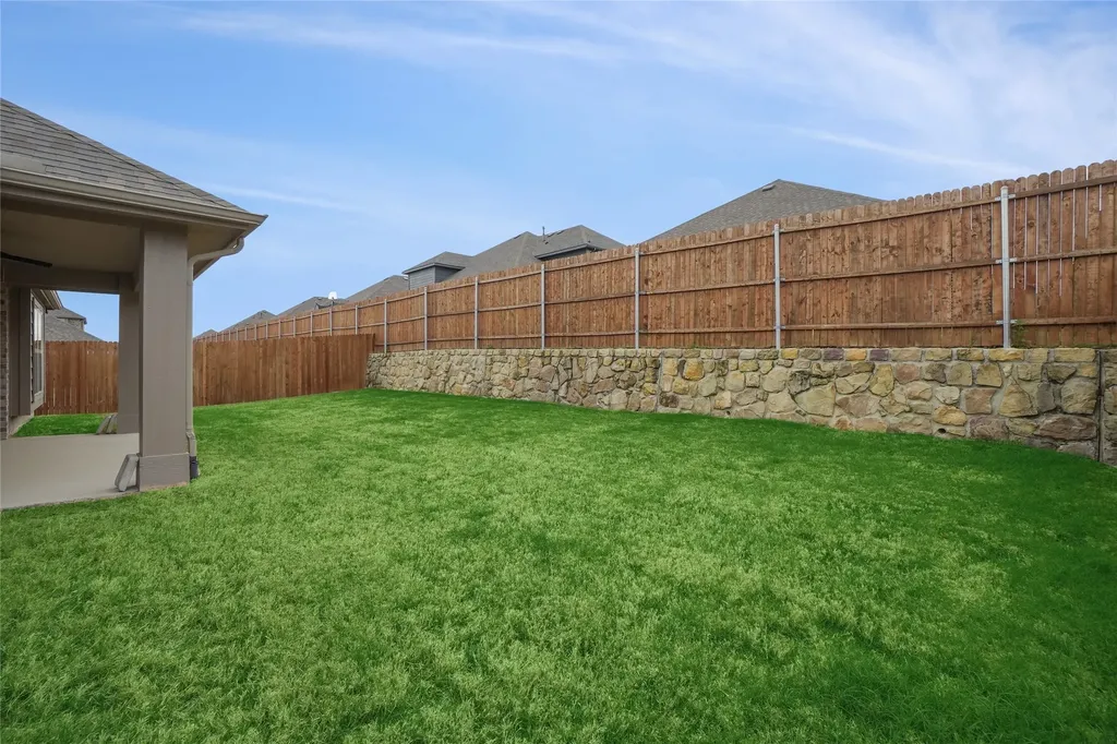 9100 Amistad Lane Denton TX 76226