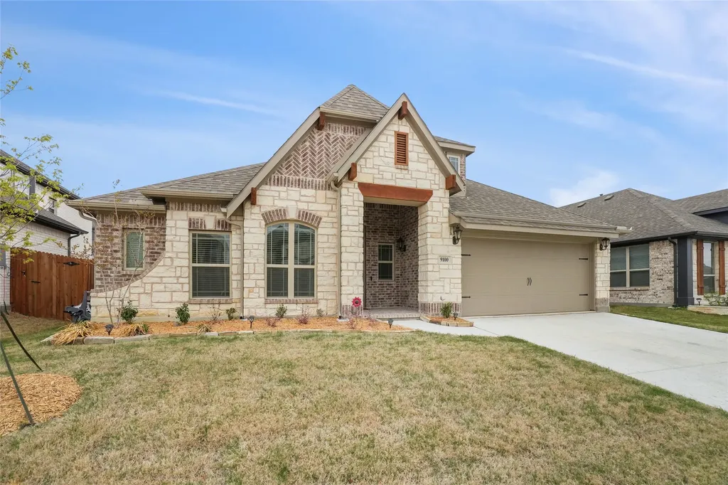 9100 Amistad Lane Denton TX 76226