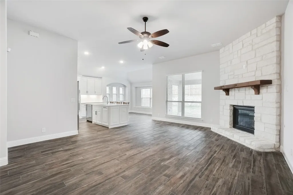 9100 Amistad Lane Denton TX 76226