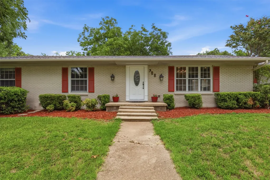 908 W Westhill Drive Cleburne TX 76033