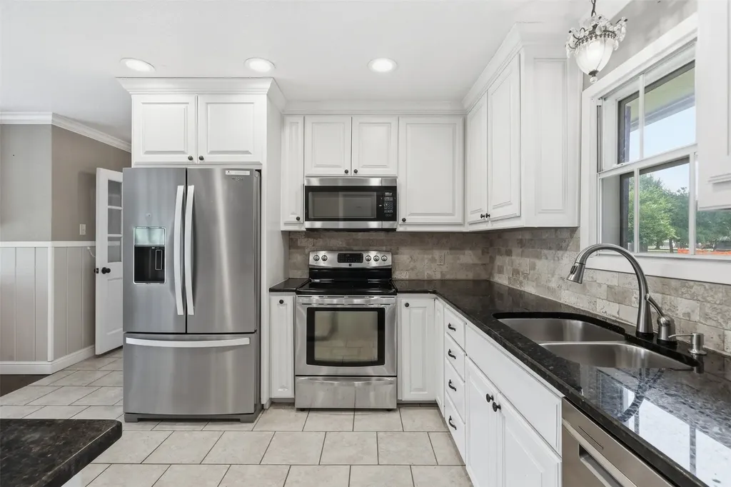908 W Westhill Drive Cleburne TX 76033