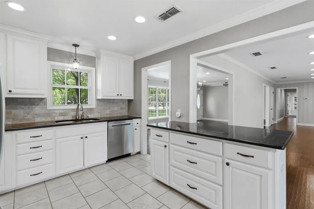 908 W Westhill Drive Cleburne TX 76033