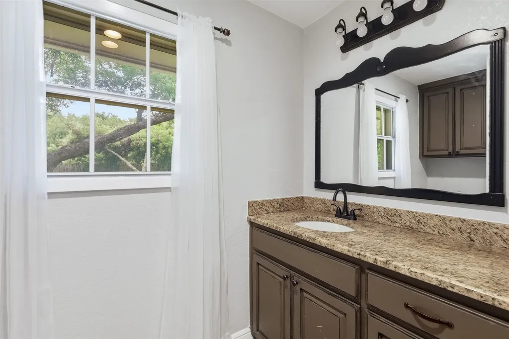 908 W Westhill Drive Cleburne TX 76033