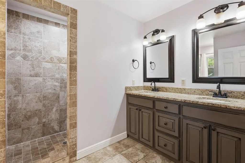908 W Westhill Drive Cleburne TX 76033