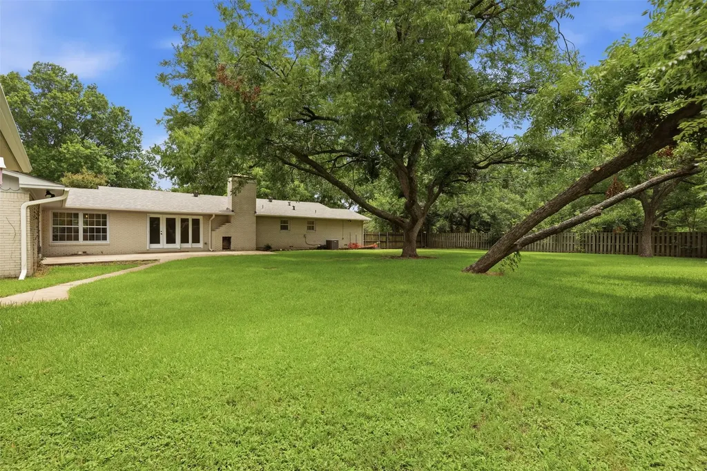 908 W Westhill Drive Cleburne TX 76033