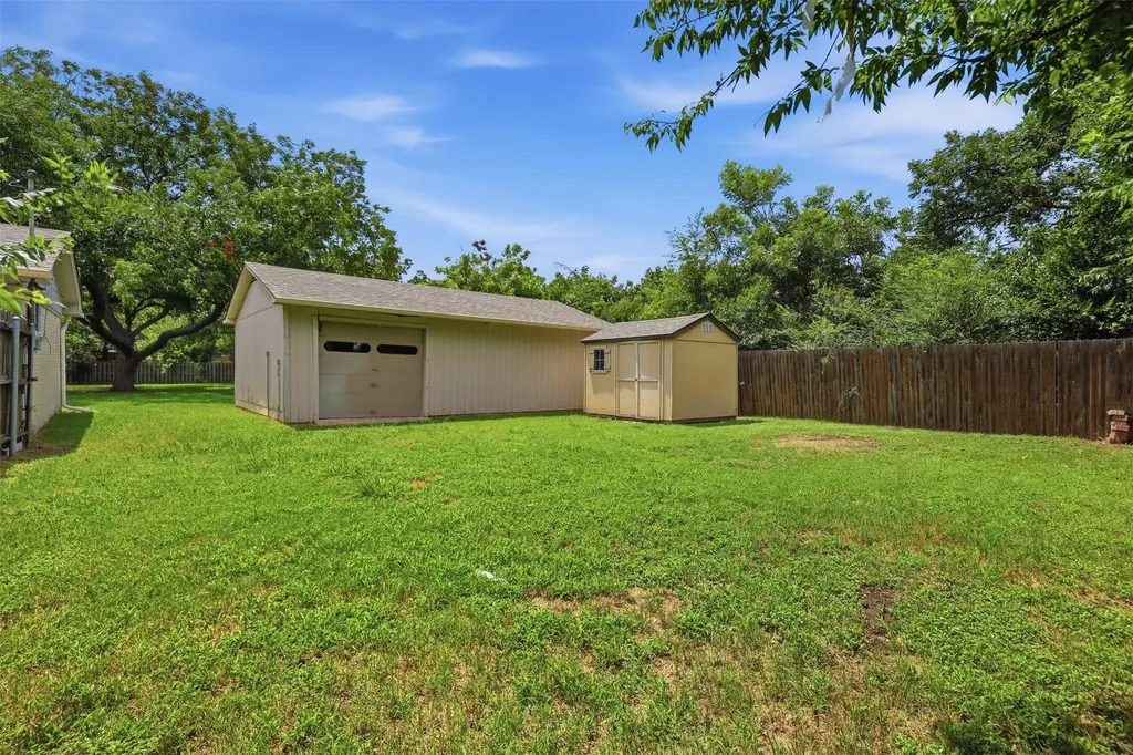 908 W Westhill Drive Cleburne TX 76033