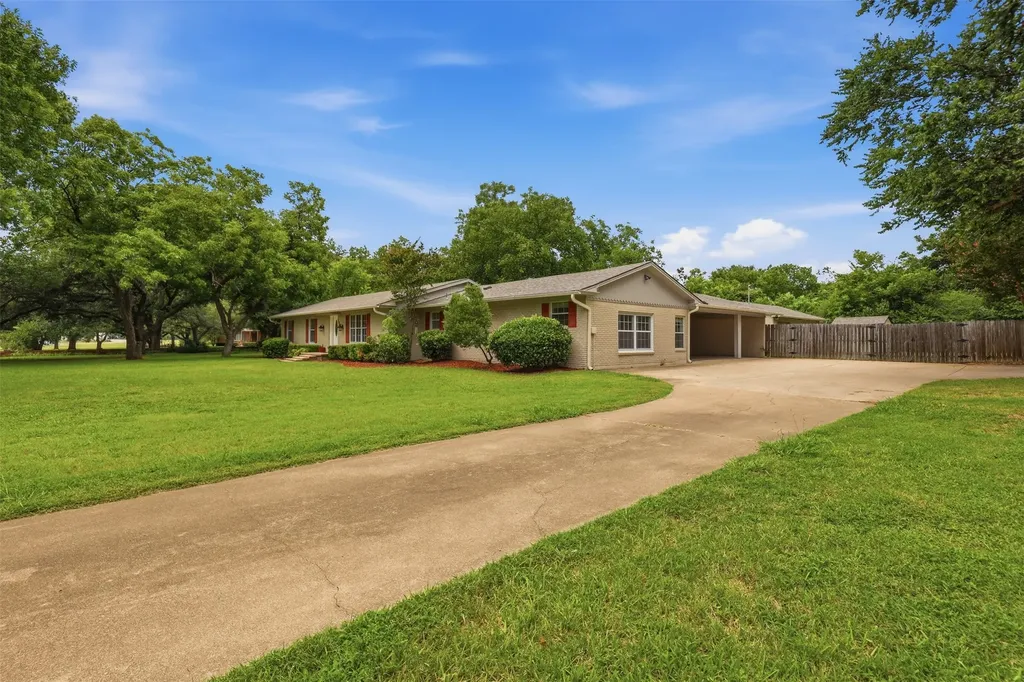 908 W Westhill Drive Cleburne TX 76033