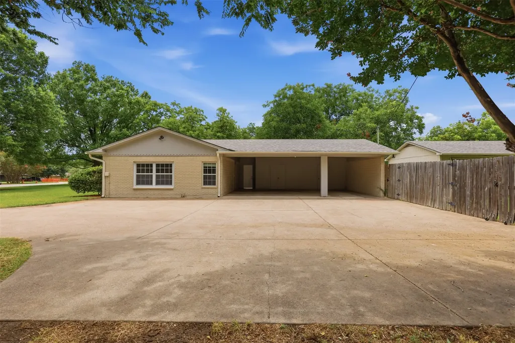 908 W Westhill Drive Cleburne TX 76033