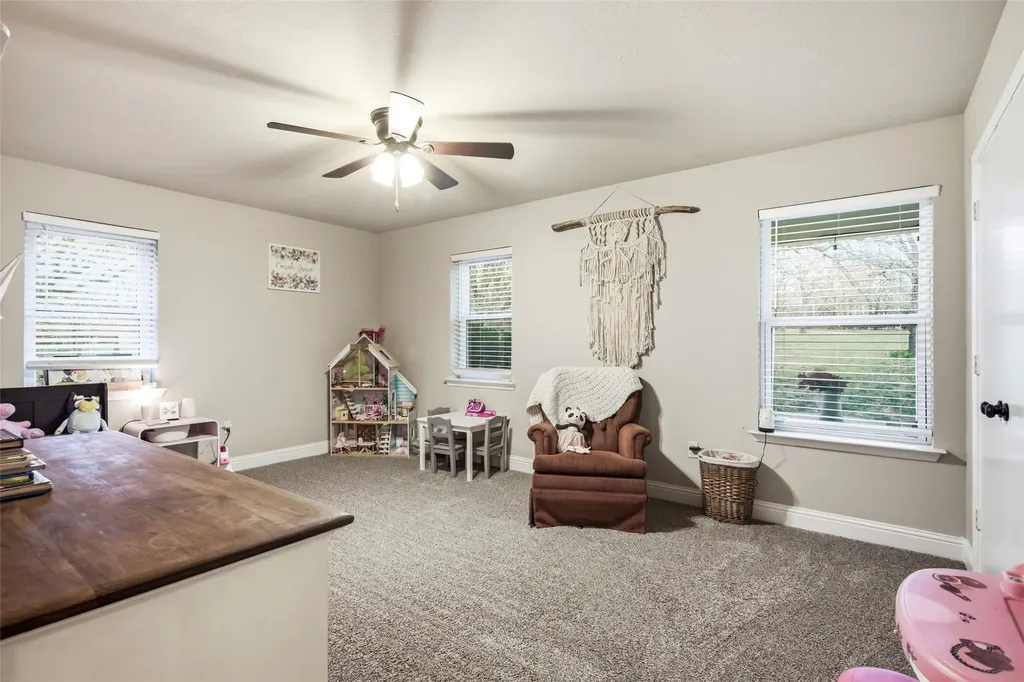 241 County Road 3689 Paradise TX 76073
